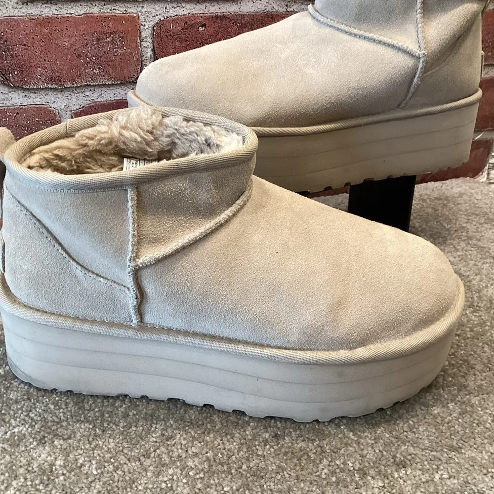 Classic Ultra Mini platform Driftwood Suede Boots size 9 - Image 2