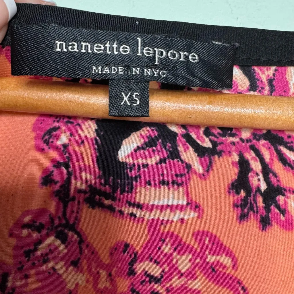 Nanette Lapore 100% Silk Vibrant Pink Yellow Black Baroque Print XS V-Neck Top - Image 4