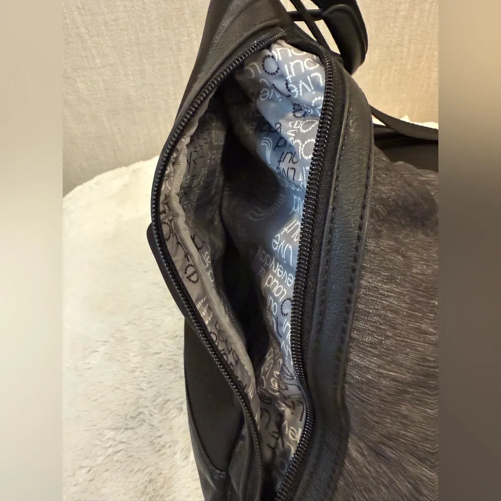 **Lolë Convertible Shoulder Bag / Backpack – Versatile Everyday Bag** - Image 6