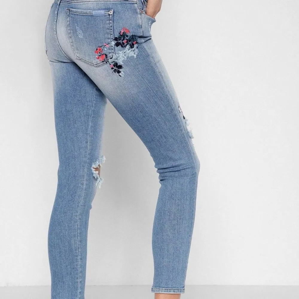 RARE 7FAMK Pyper Crop in Fire Red Floral Embroidered Distress Bohemian Jeans 26 - Image 2