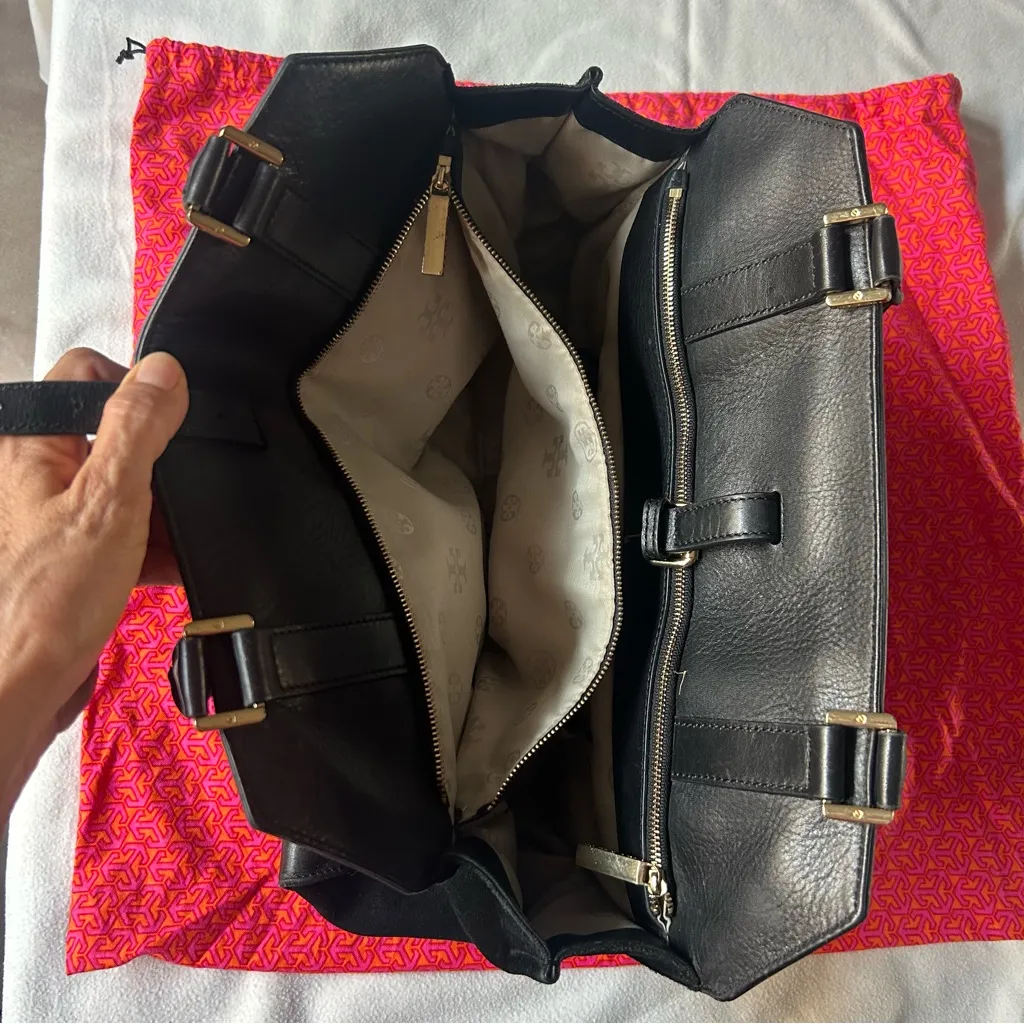 Tori Burch Elegant Black Leather Tote Bag - Image 8