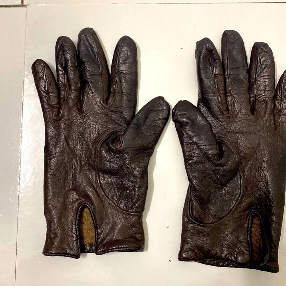 Women’s Dark brown leather gloves with cashmere lining. Size Medium. - Image 3