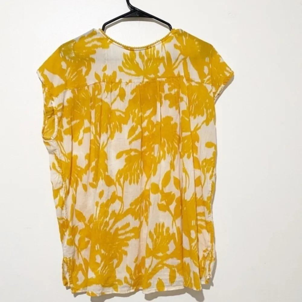 St. John’s Bay yellow and white tropical blouse. Oversized and flowy - Image 2
