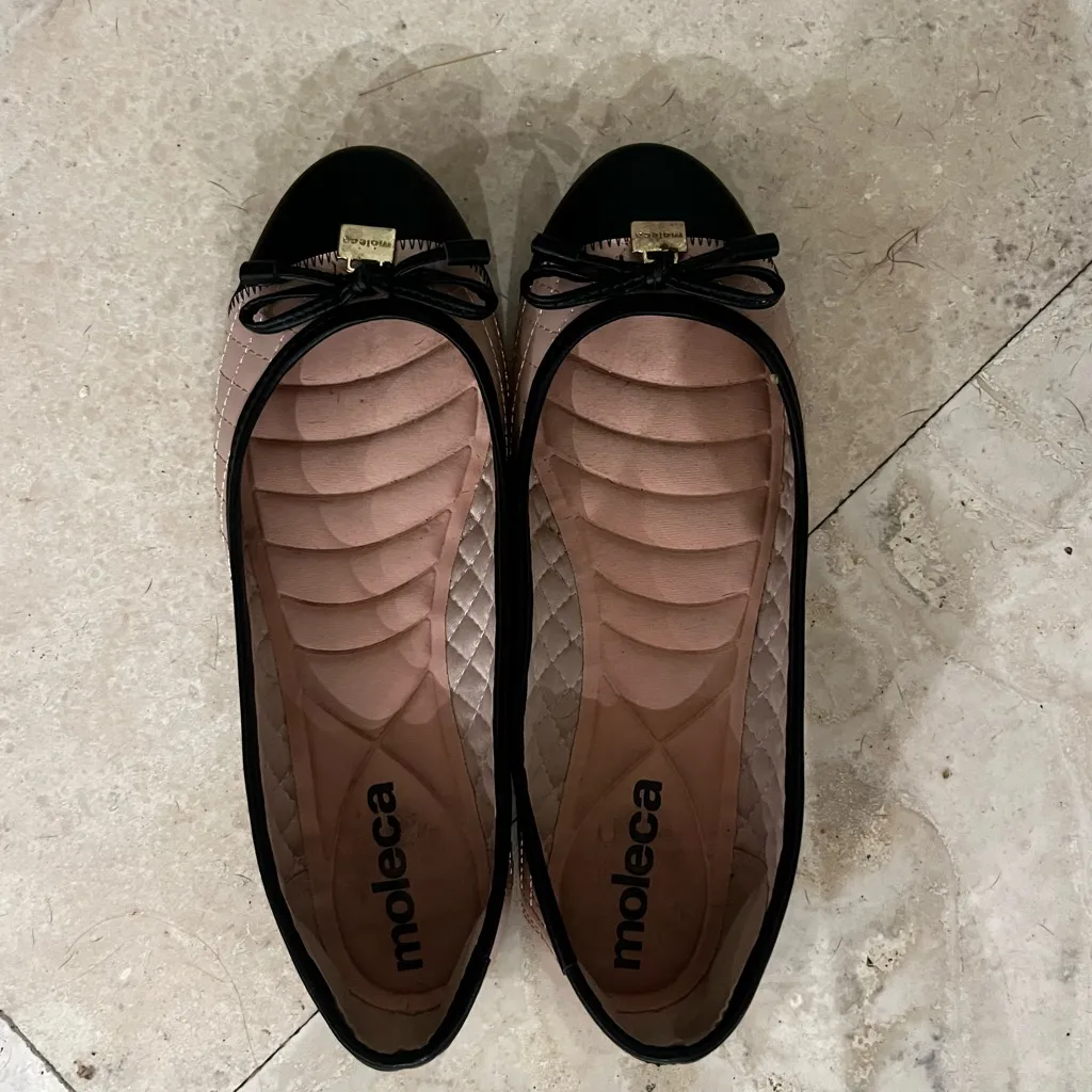 Women's Black and Pink Ballet Flats Size 7 - Image 3