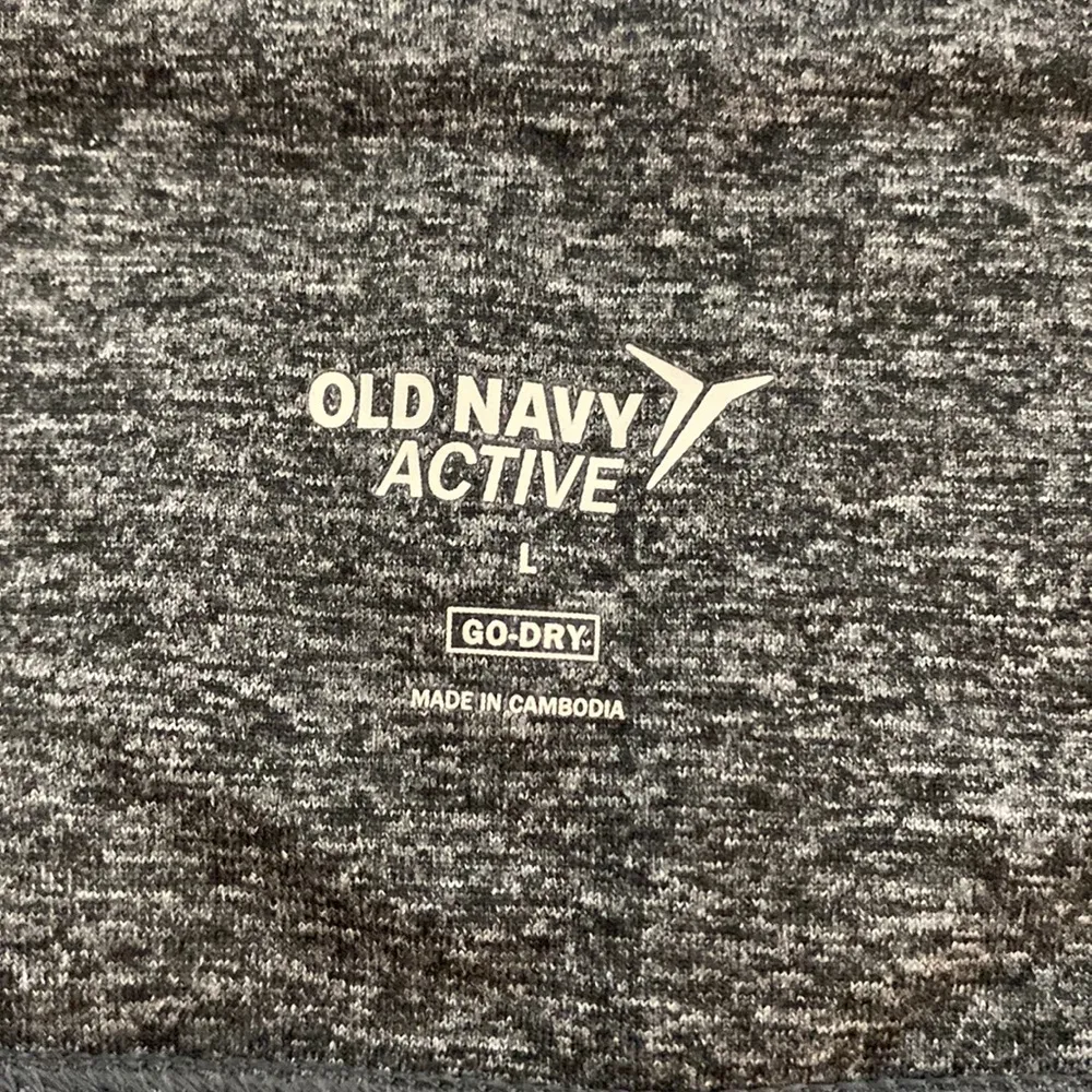 Old Navy gray active go-dry fleece capris - Image 5