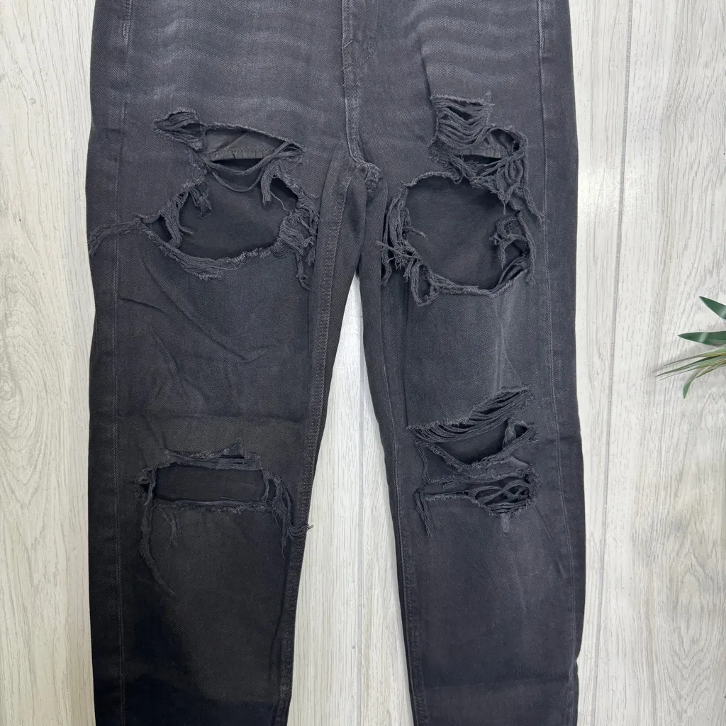 American Eagle High Rise Destroyed Black Ripped Mom Jean Crop size 6 Long Tall - Image 6