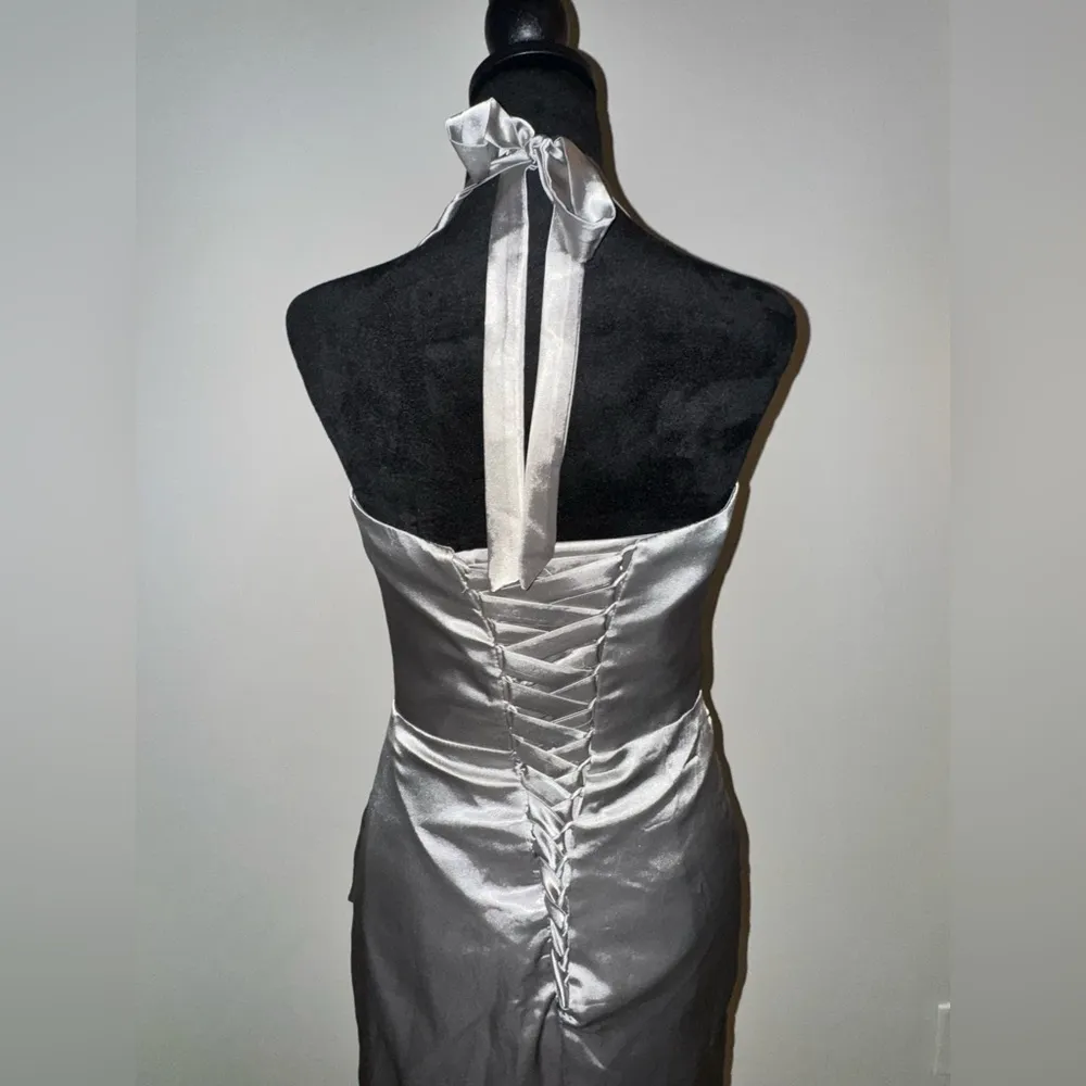 On Running Gray and White Label Silver Size 4 - Image 4