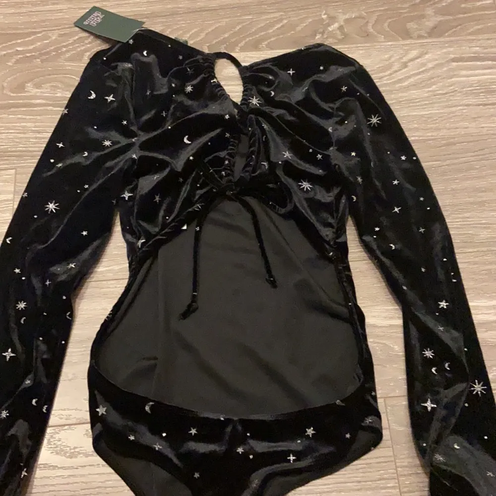 velvety open back bodysuit. Xs - Image 6