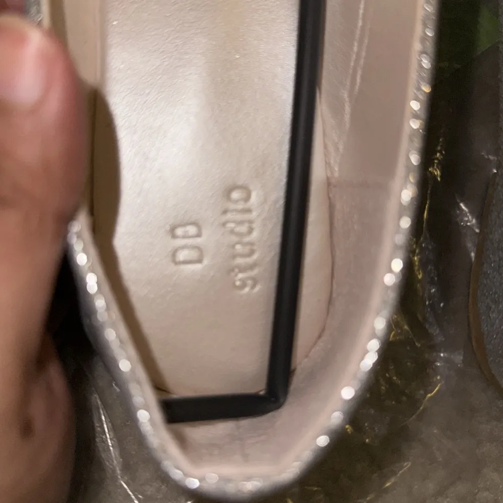 DB STUDIO Women’s Silver Glitter Ballet Flats size 7 W NWT - Image 2