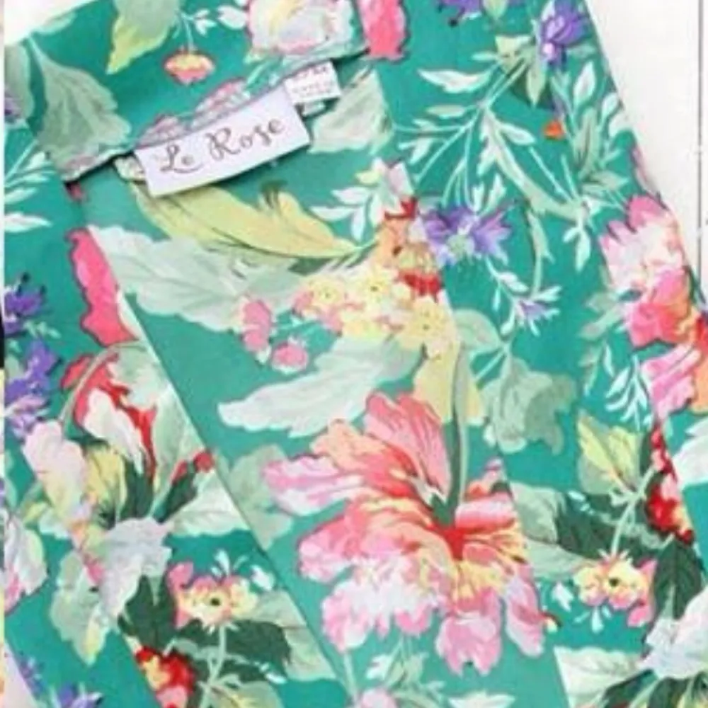 LeRose Etsy Bridal Emerald Green Floral Shorts S/M Size undefined - Image 4