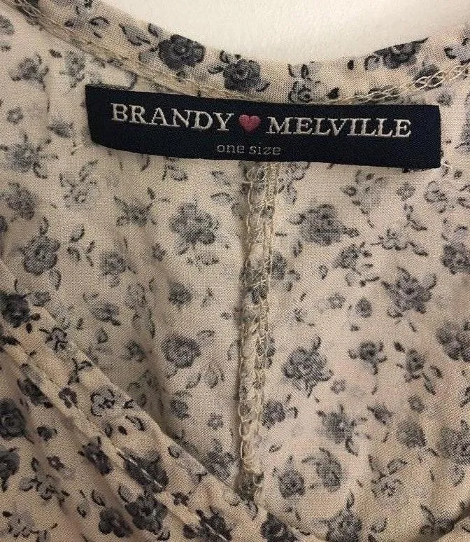 Brandy Melville Flowy Floral Crop🌾✨ - Image 3