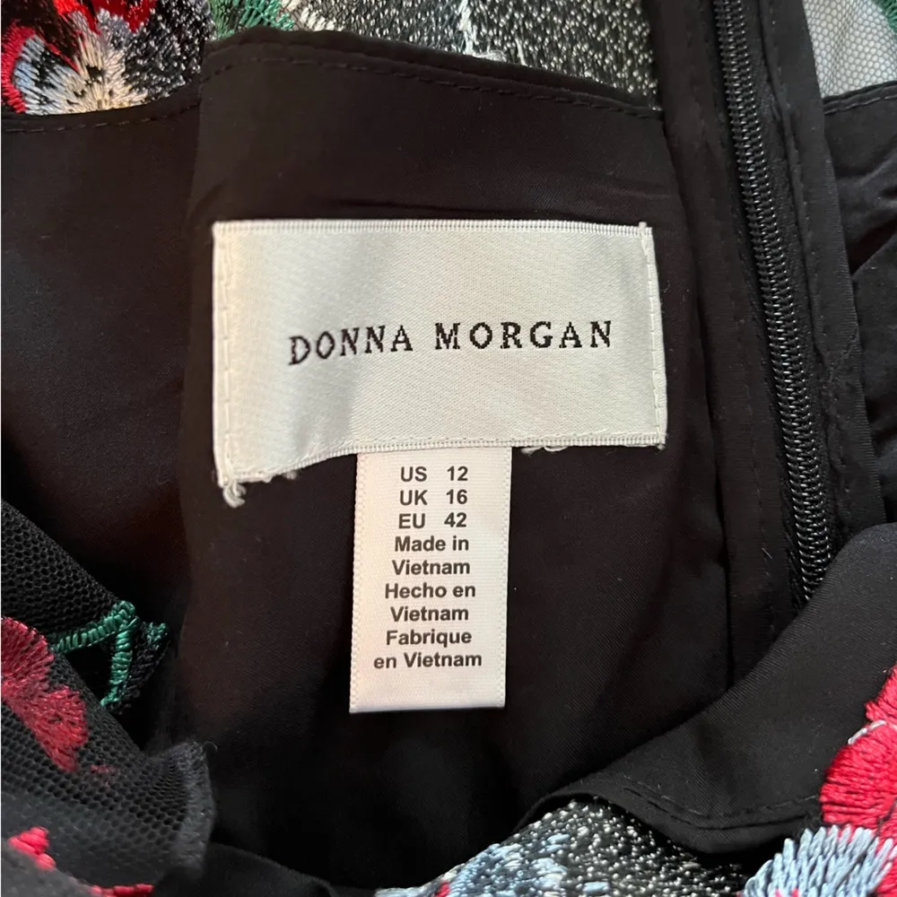 Beautiful Embroidered Donna Morgan dress - Image 13