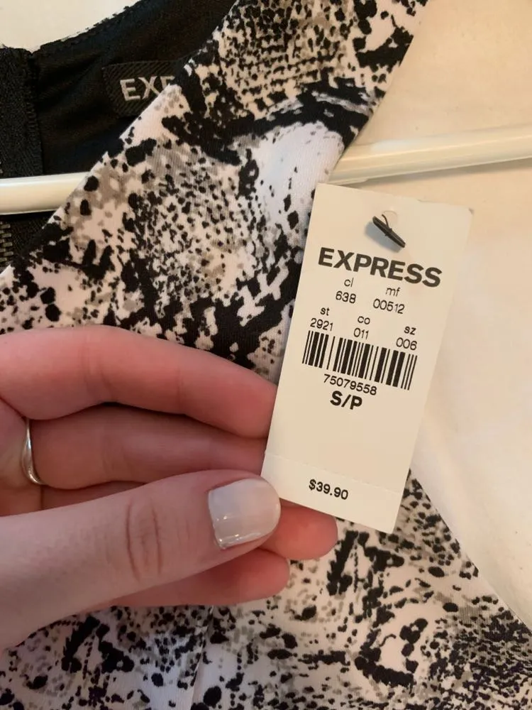 EXPRESS Snake Print Crop Top - Image 4