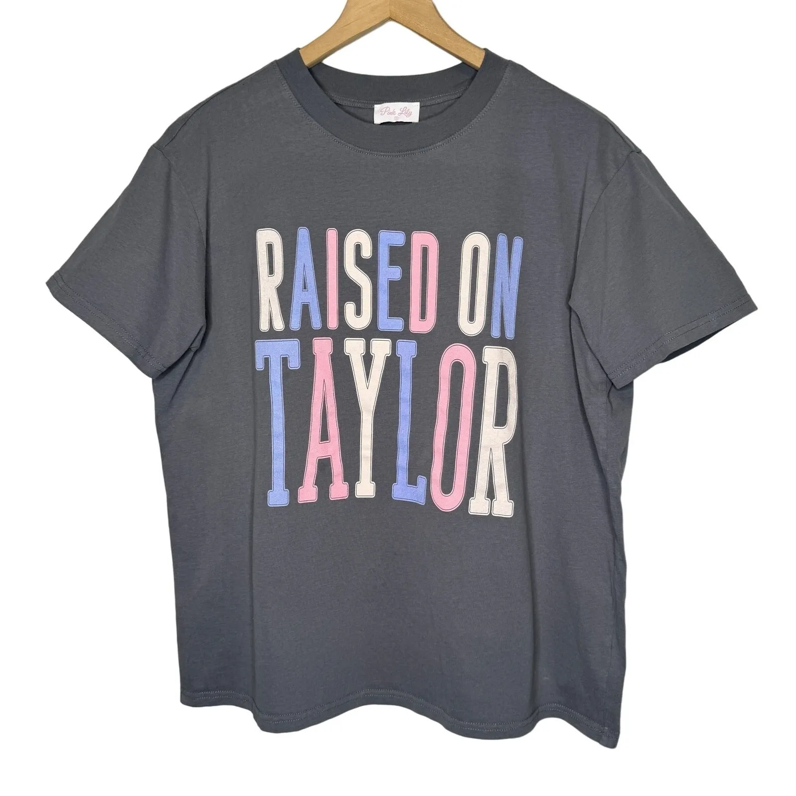 Pink Lily‎ Raised On Taylor Grey Graphic Tee Size Small Short Sleeves Crew Neck - Image 2