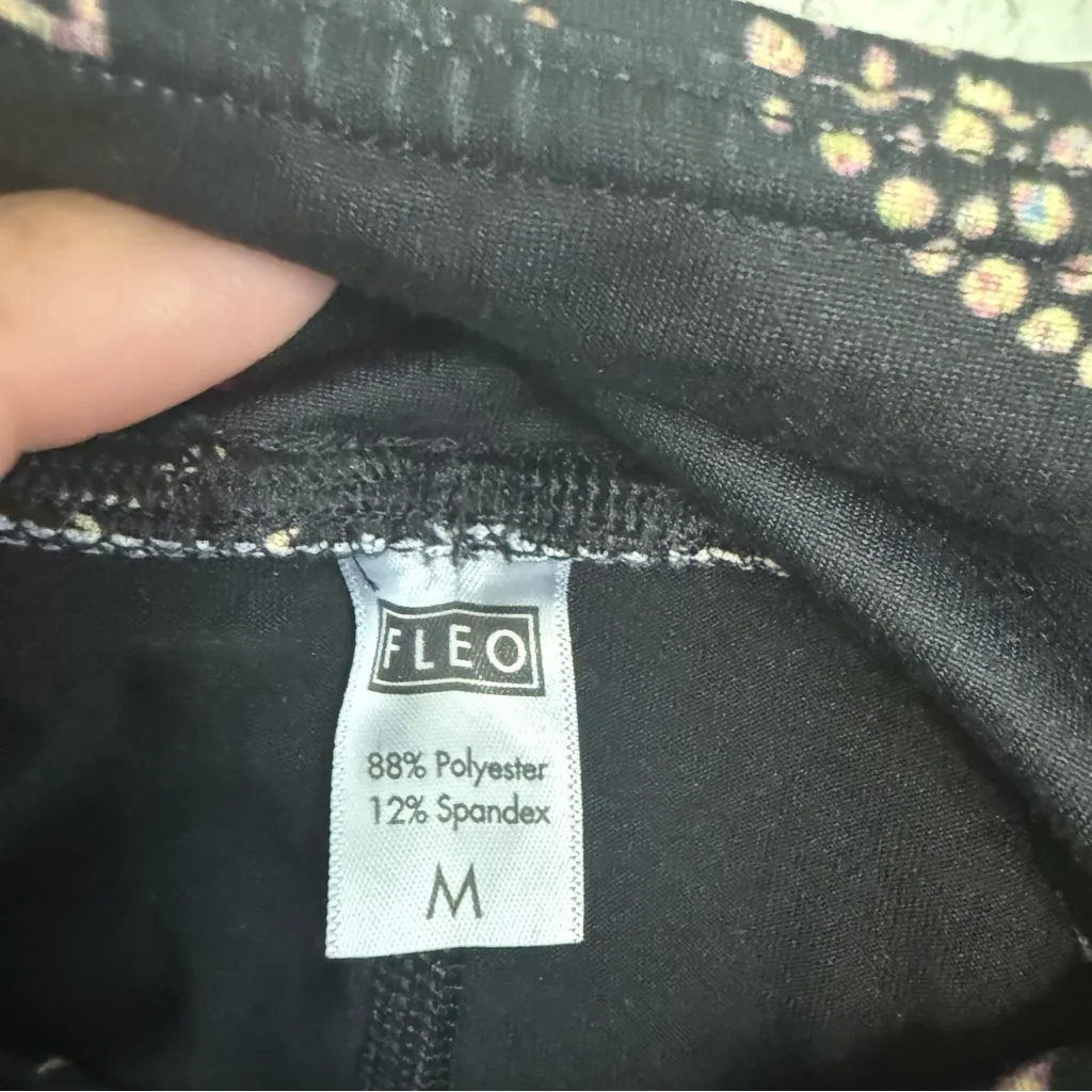 Fleo Original Black Stars/Galaxy Shorts. Size Medium - Image 4