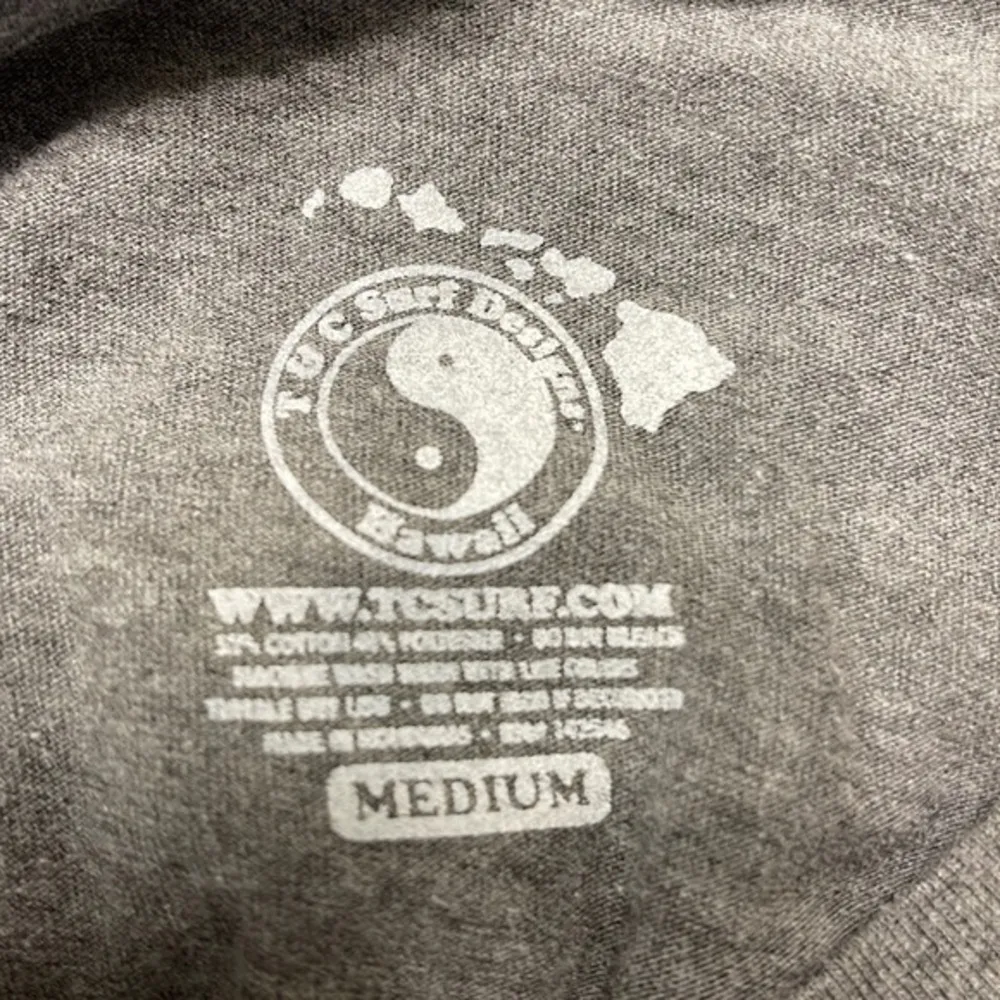 T&C Surf Designs Hawaii Gray Graphic Shirt Size Med EUC #6310 Yellow - Image 3