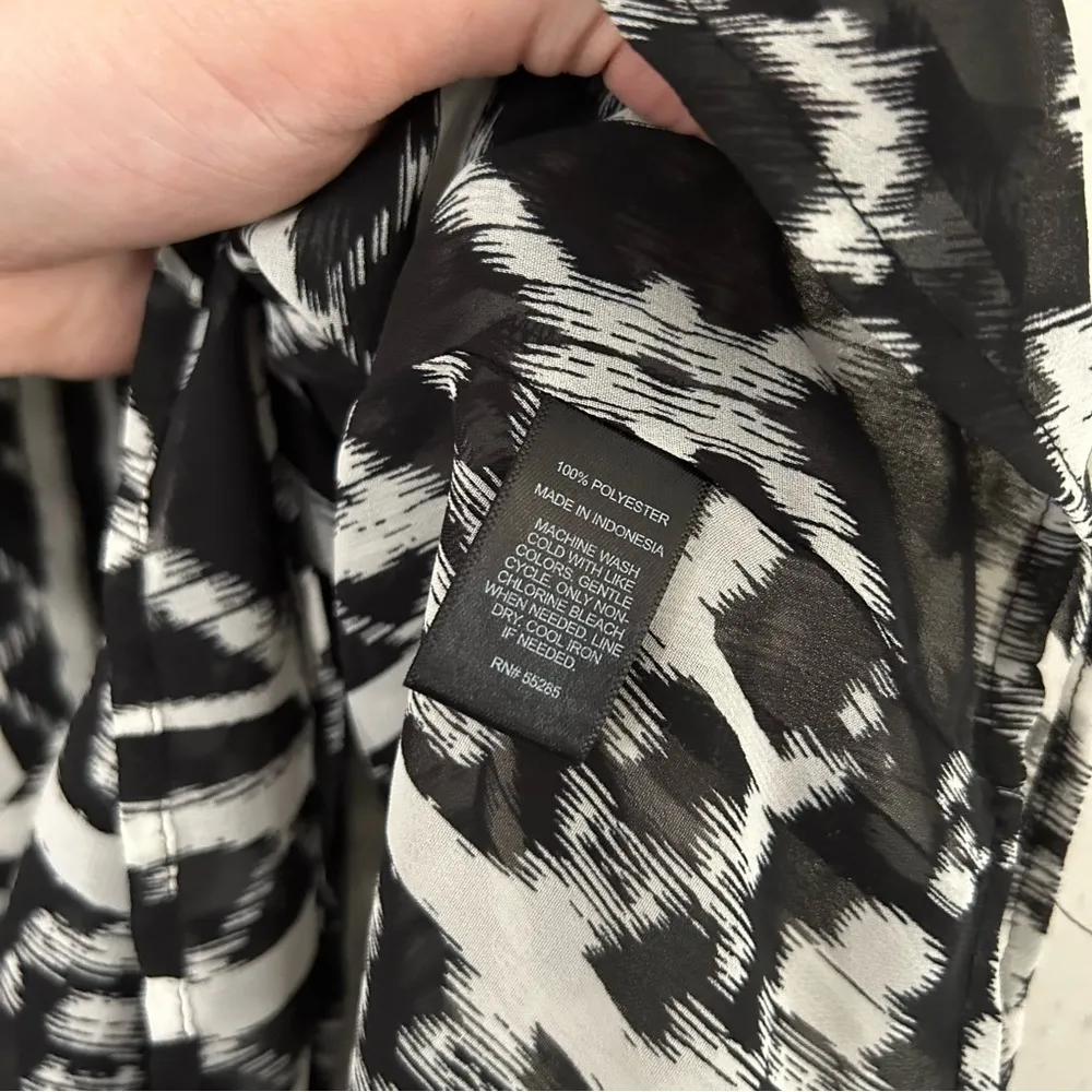 🦋 Express Black White Tank Top Spaghetti Strap Halter Flowy Blouse - Image 3