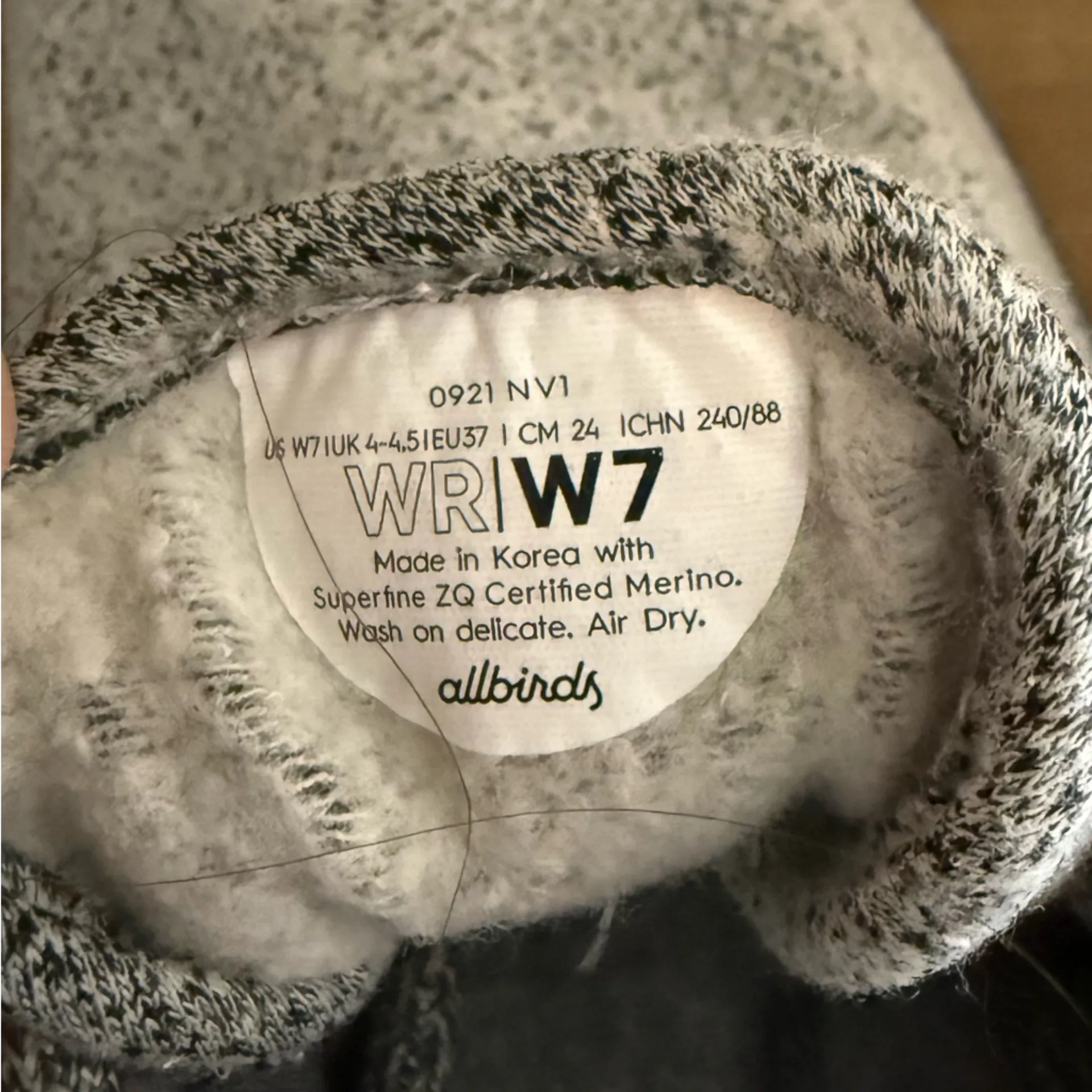 Allbirds Women's gray Wool Runners US 7 - Image 7