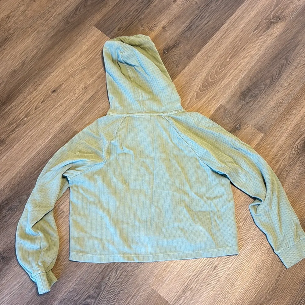 Nike ladies cropped light olive knit pullover lightweight hooded sweater size L - Image 9