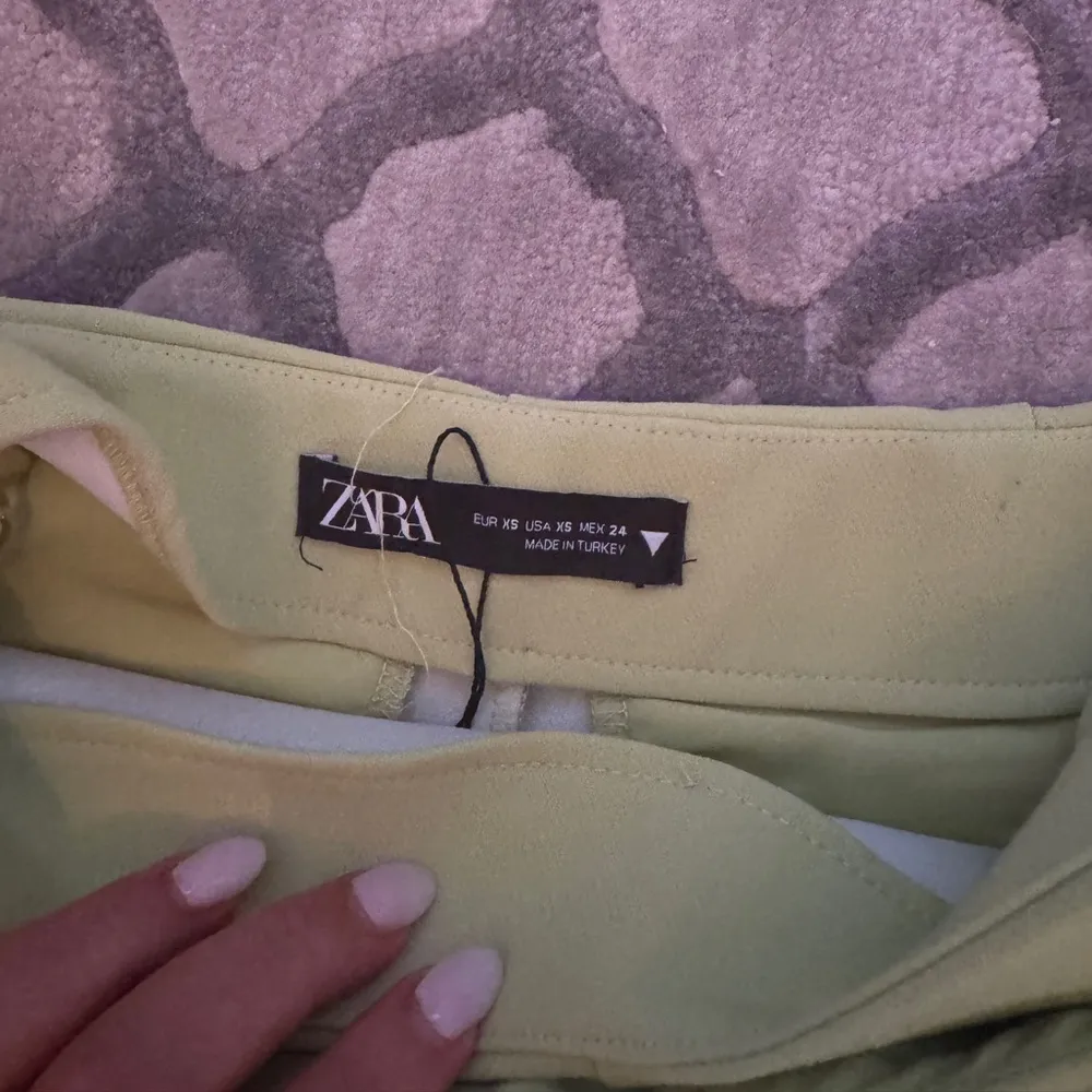 Never worn Lime green Zara skort - Image 5