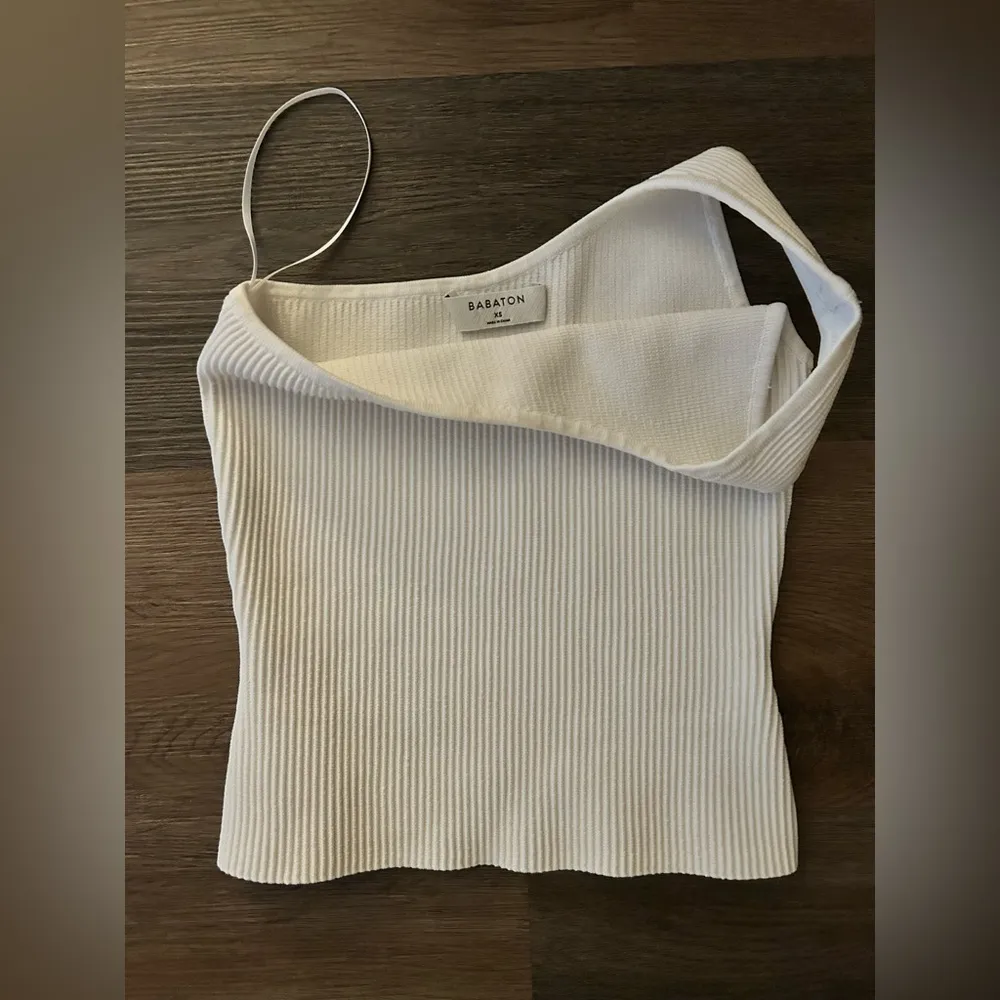 Aritzia Babaton - One Shoulder Crop Top - Image 3