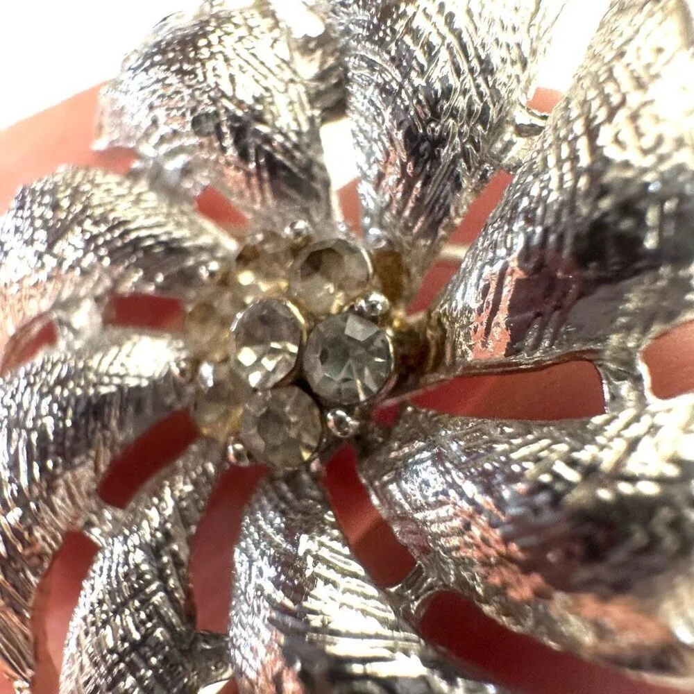 Vintage silver tone floral brooch with rhinestone center - Image 4