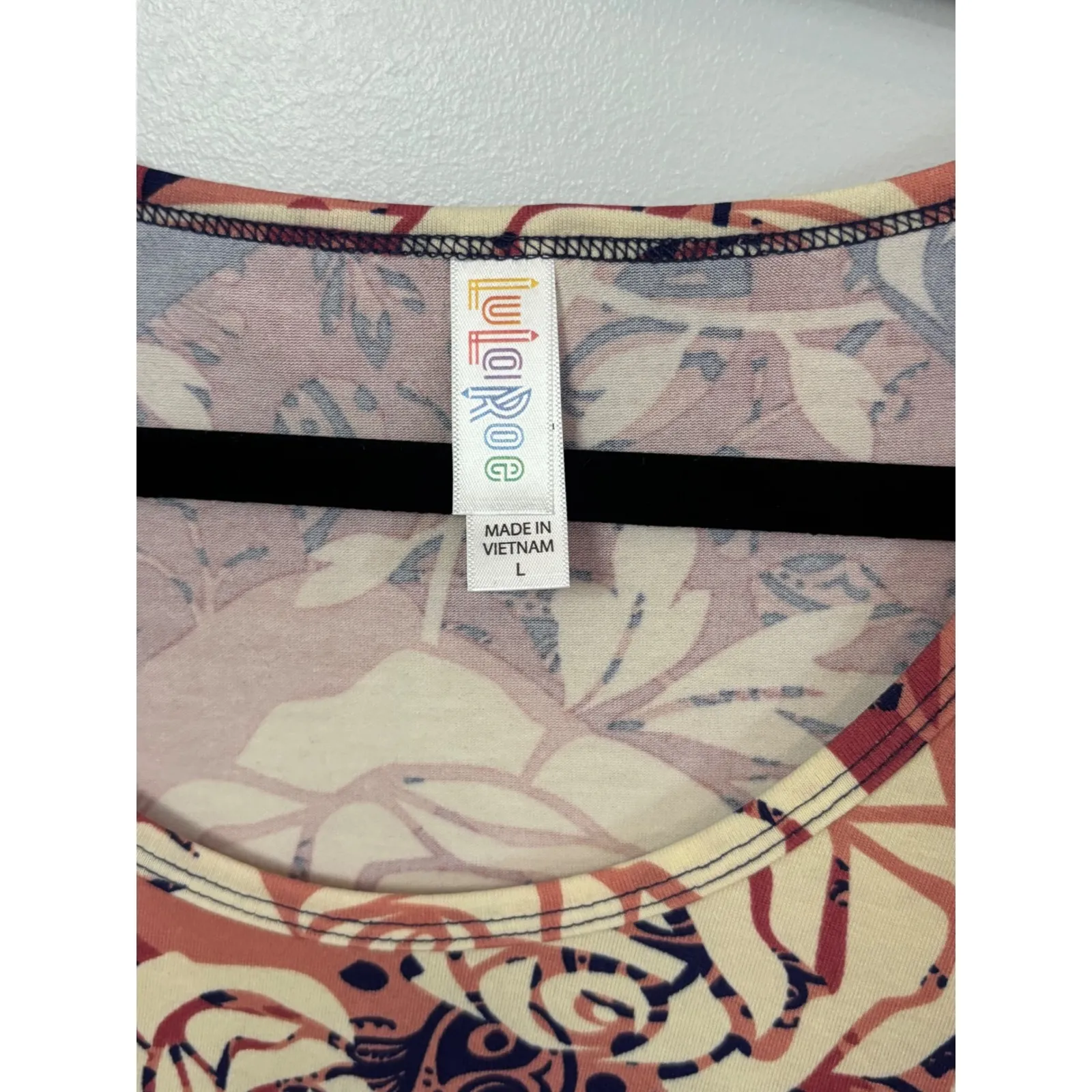 LuLaRoe Classic T-Shirt Women's Top Short Sleeve‎ Rose Floral Print Large - Image 2