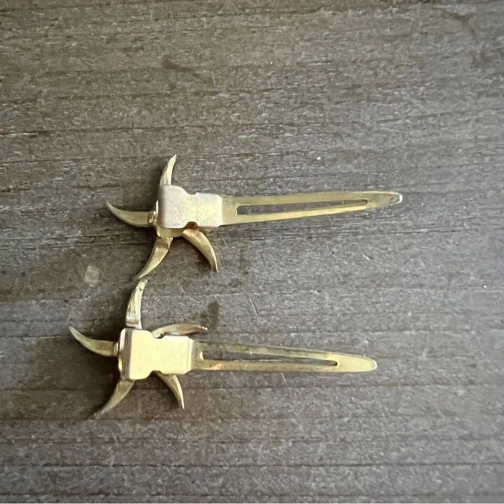 Vintage Star gold tone rhinestone Made in Japan hair clips - Image 4