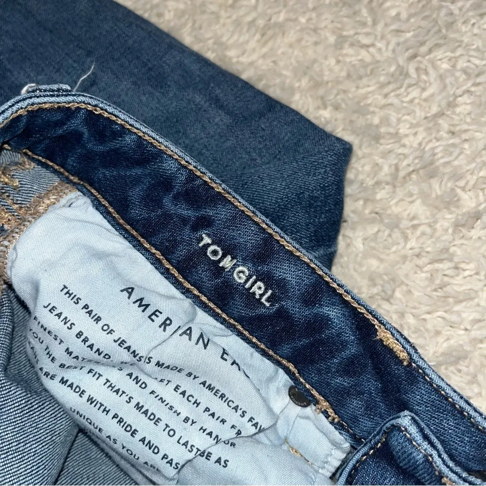 American Eagle Distressed Tomgirl jeans size 2 regular - Image 6