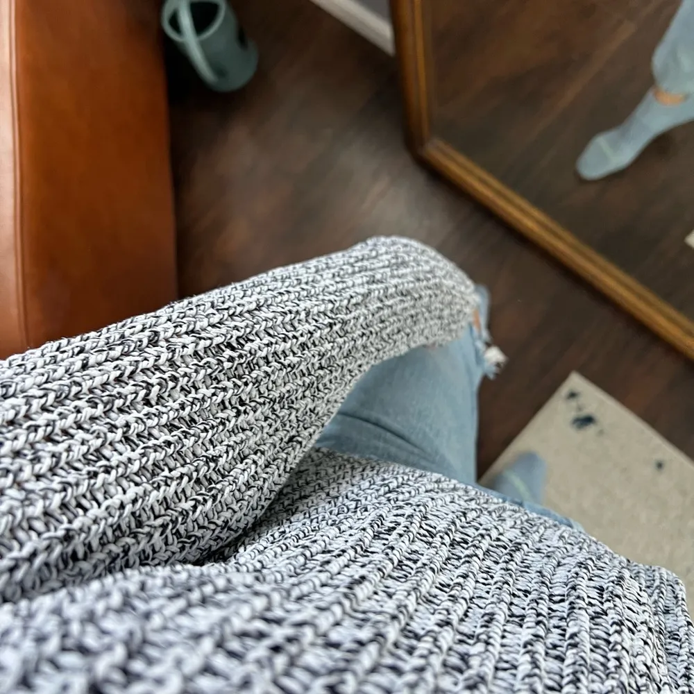 Black and White Knit Cropped Sweater Size M - Image 5