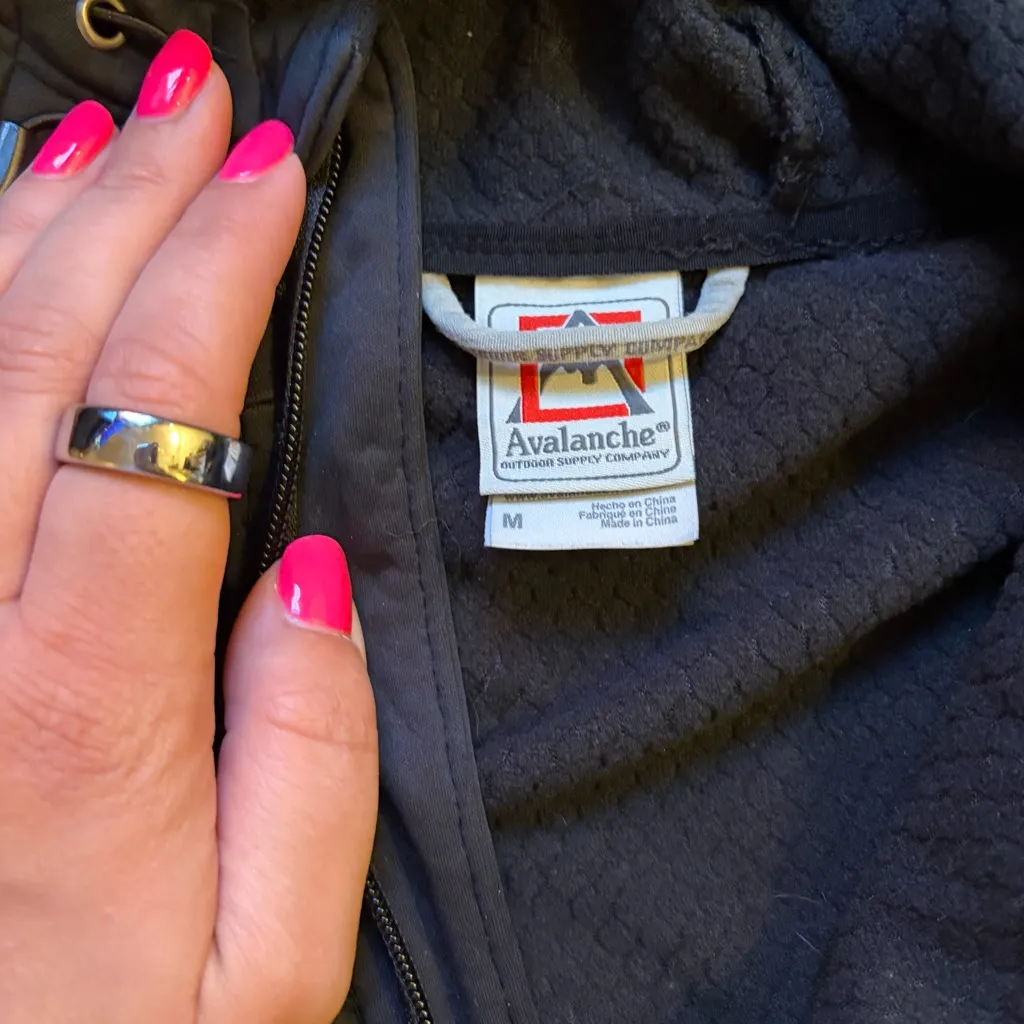 Avalanche  black hooded jacket size medium - Image 2