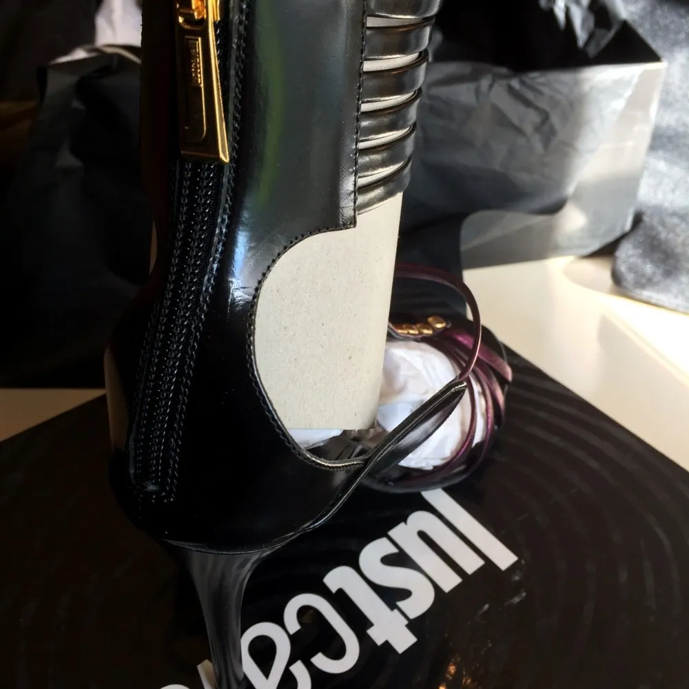 Just Cavalli women's 36 EU tall strappy gold studded leather gladiator sandals - Image 5