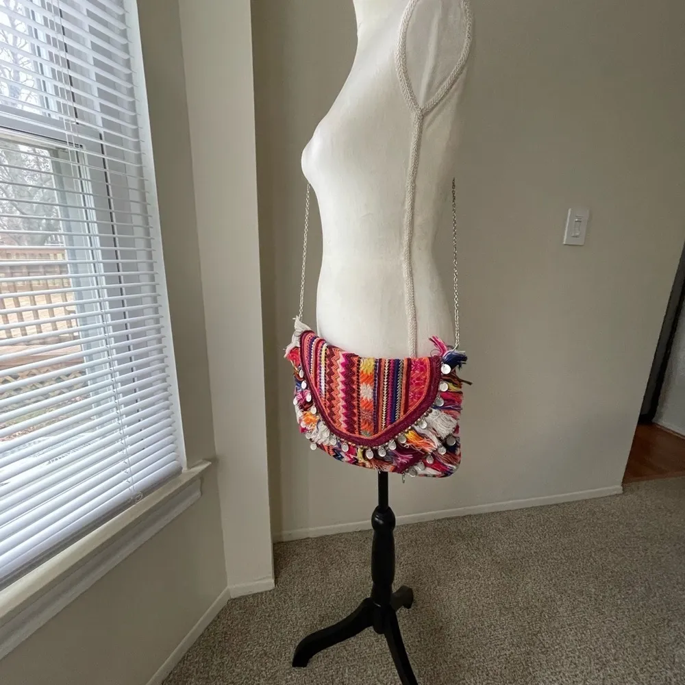 Steven Embroidered Envelope Cross Body Purse With Chain Strap Coin Charms Gold - Image 10