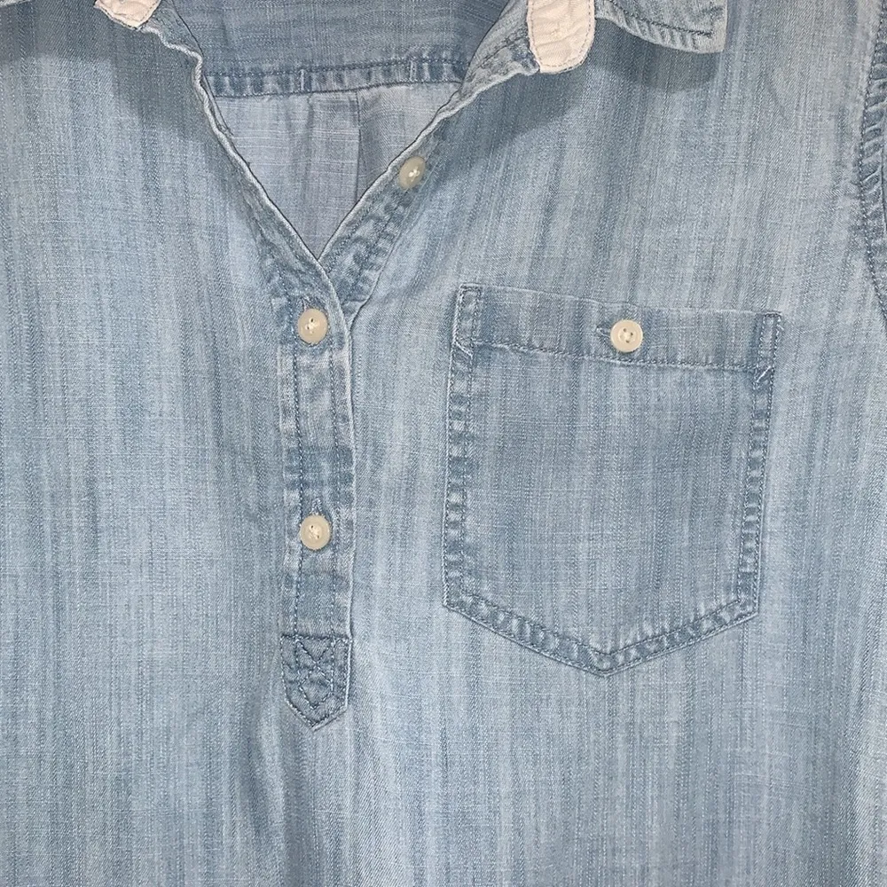 Vineyard Vines chambray relaxed long sleeve or 3/4 sleeve woman size 4 jean - Image 4