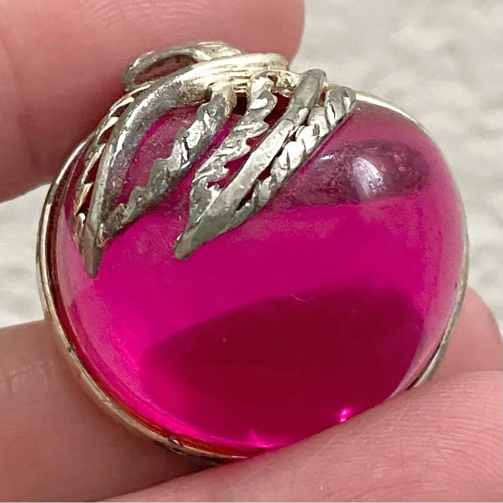 Vintage SARAH COVENTRY Fuchsia Pink Lucite Jelly Belly Mini Apple Brooch - Image 10