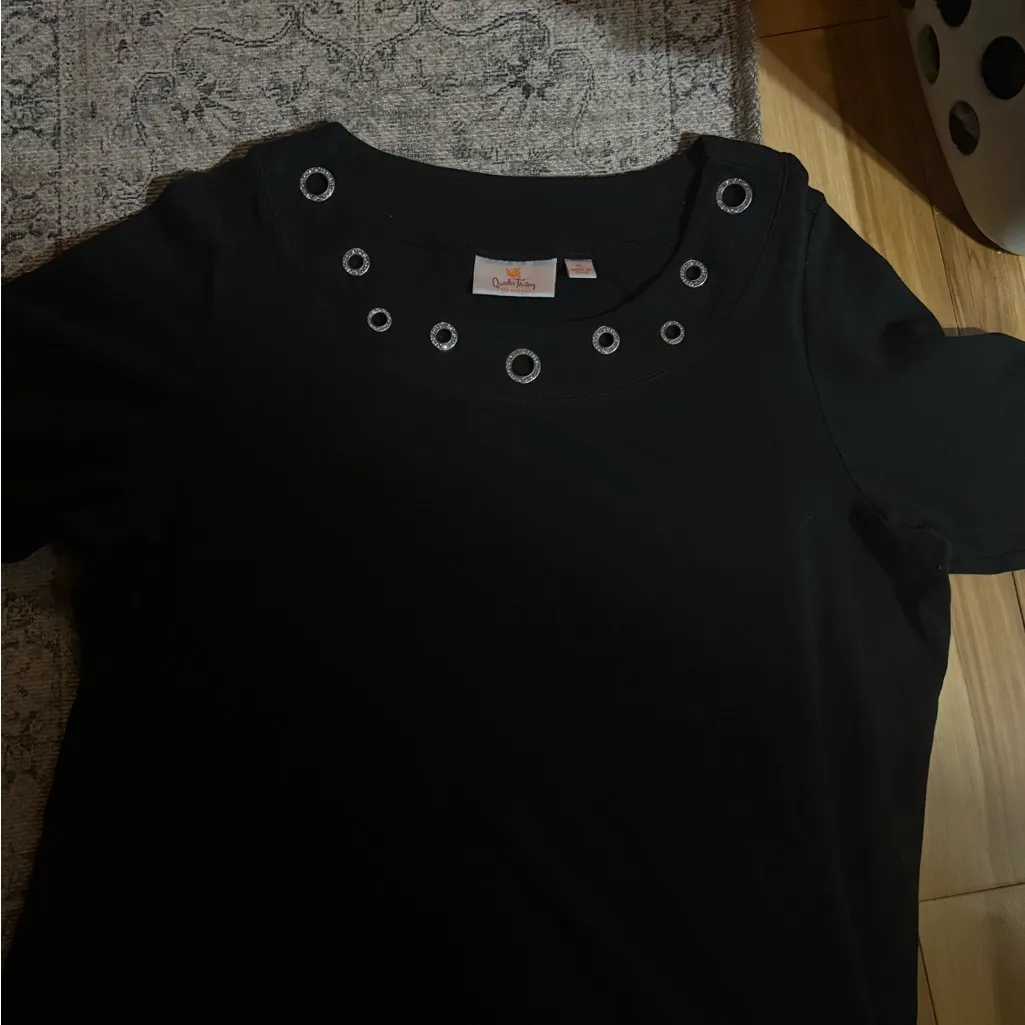 Quacker Factory Black Short Sleeve Top with Eyelet Accents - Image 2