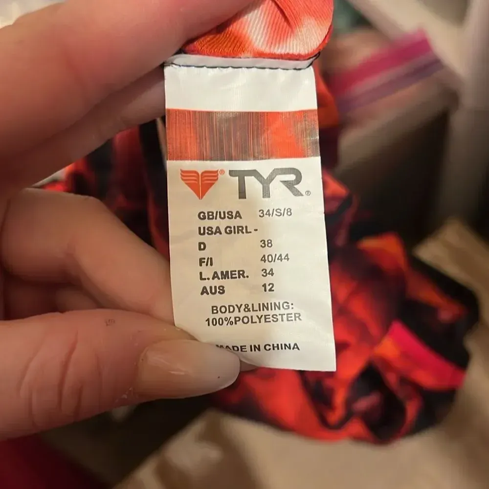 NWT‎ TYR Racing One Piece Swimsuit Size Small Red - Image 4