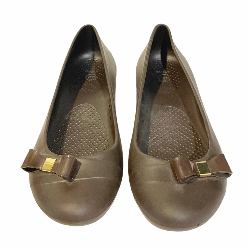 Crocs Womens Size 8 Brown Gianna Bow Ballet Flat Rubber Shoe - Image 2