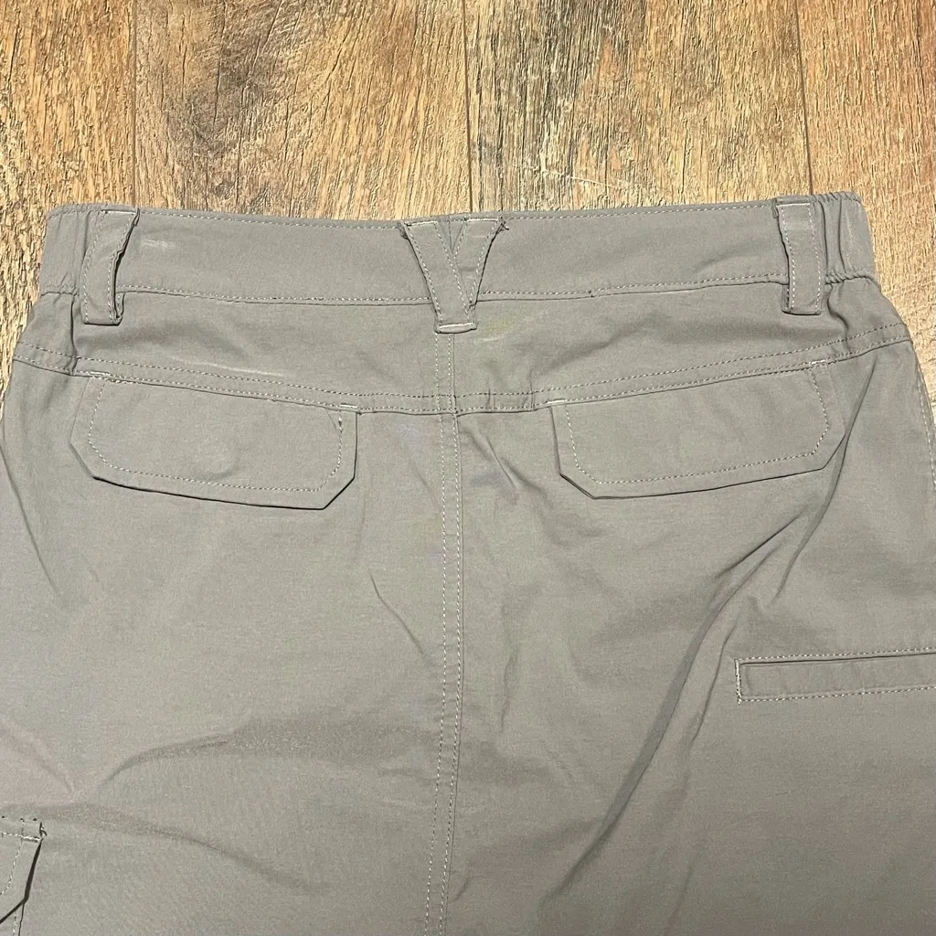 Duluth Trading Co Woman's Grey Sportsman Wear Mini Skirt Size 4 Gray - Image 6