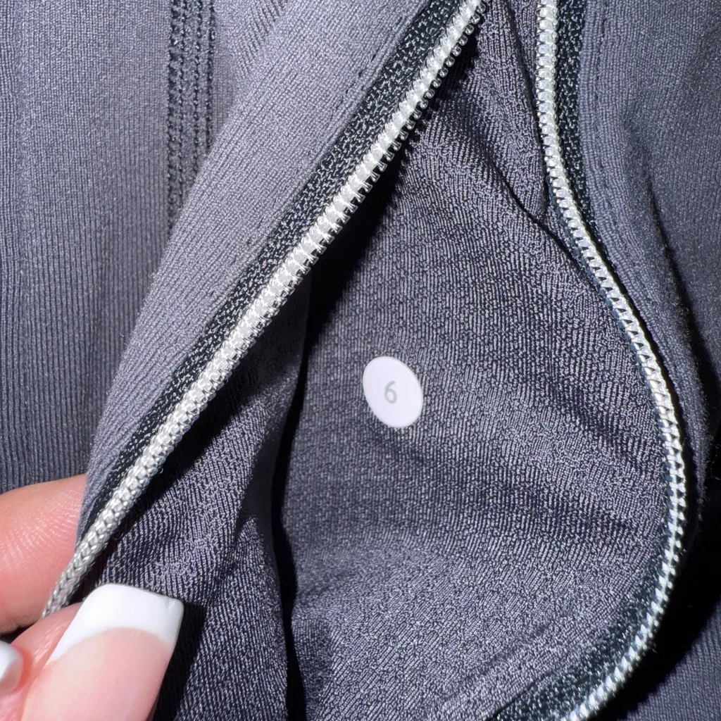 Lululemon Yogi Dance Jacket Grey size 6 - Image 4