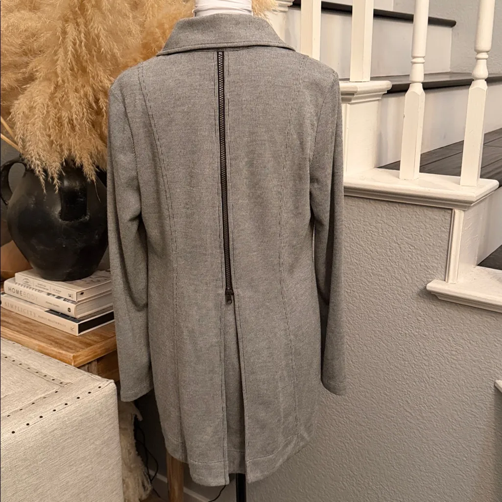 CAbi Drop Off Zip Back Grey Blazer Jacket Gray White Striped Size Medium - Image 5