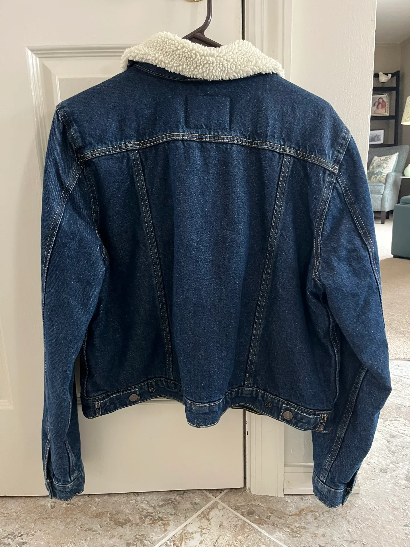 Levi’s Sherpa-Lined Denim Trucker Jacket - Image 3