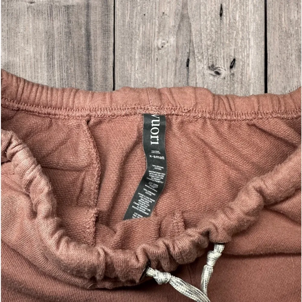 Women’s XS Vuori sunny side shorts - Image 5