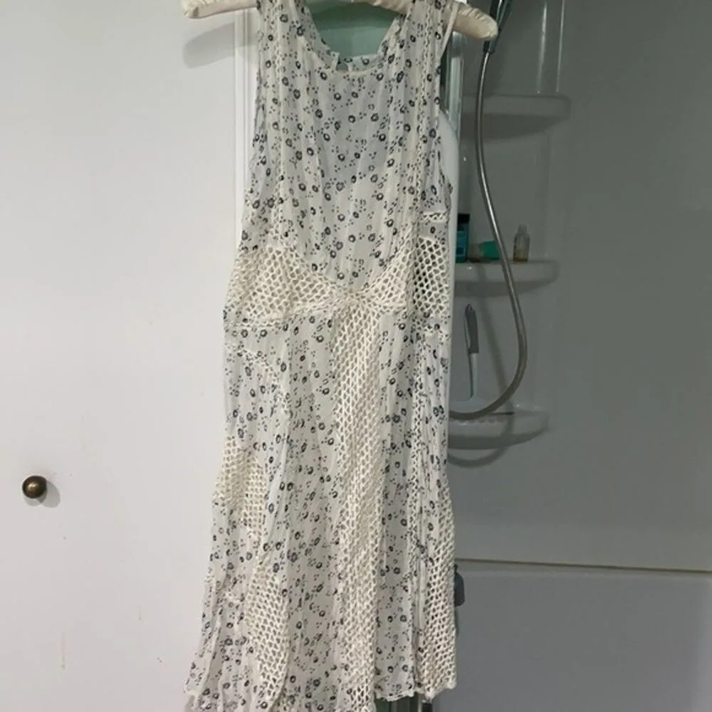 Anthropology sheath dress white with blue flowers Size 10 - Image 3