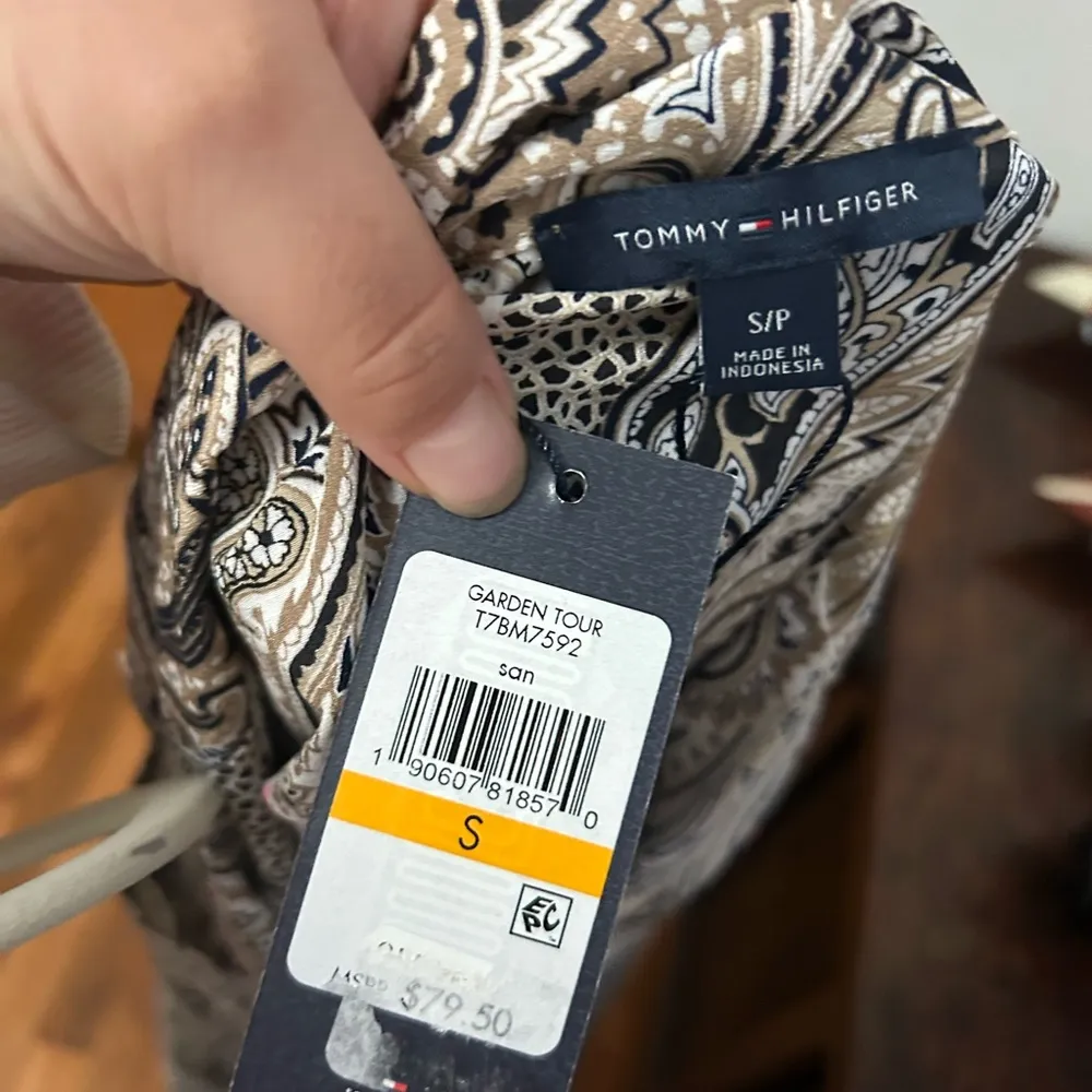 NWT TOMMY HILFIGER PAISLEY BUTTON DOWN - Image 5