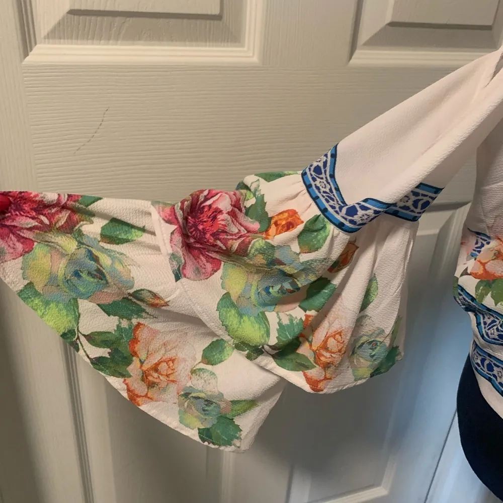 NWT Jealous Tomato Beautiful Floral Cold Shoulder Blouse - Image 5