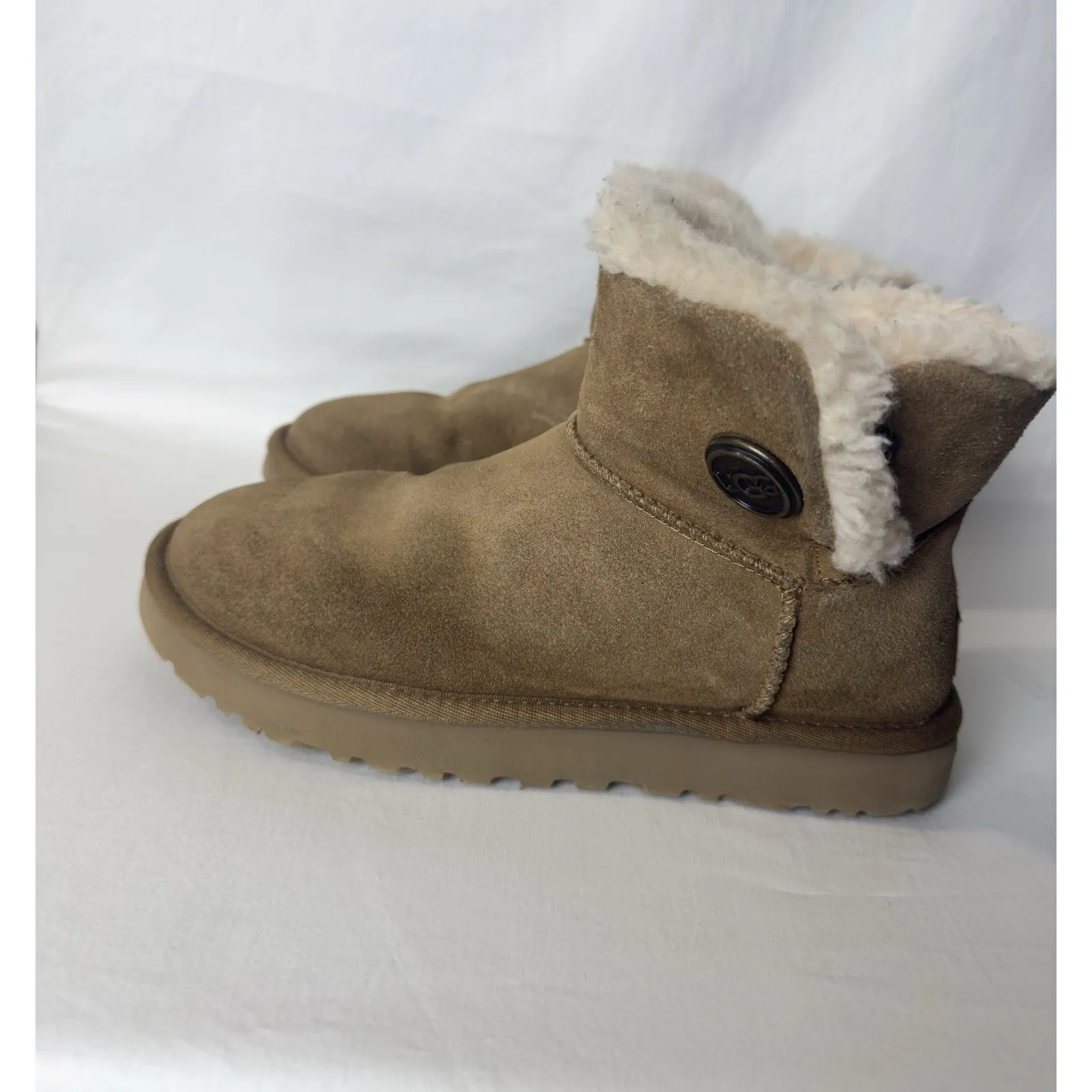 UGG Women's Mini Bailey Button II boots chestnut suede with sheepskin Size 7 - Image 2