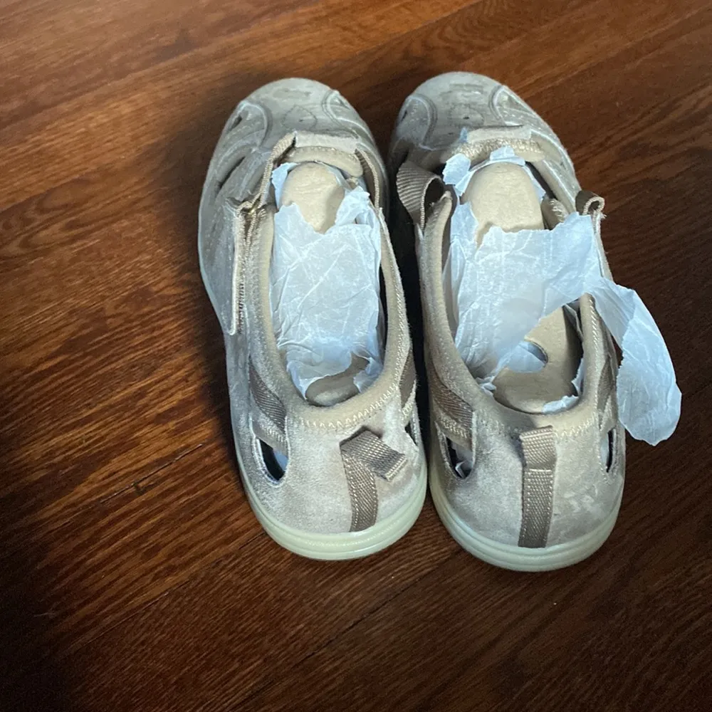 Earth Origins Shoes SIZE 11 - Image 4