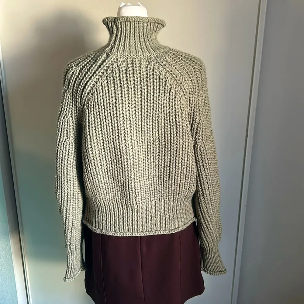 New H & M Women’s Light Khaki Green Chunky Cable Knit Mock Turtleneck Sweater - Image 4