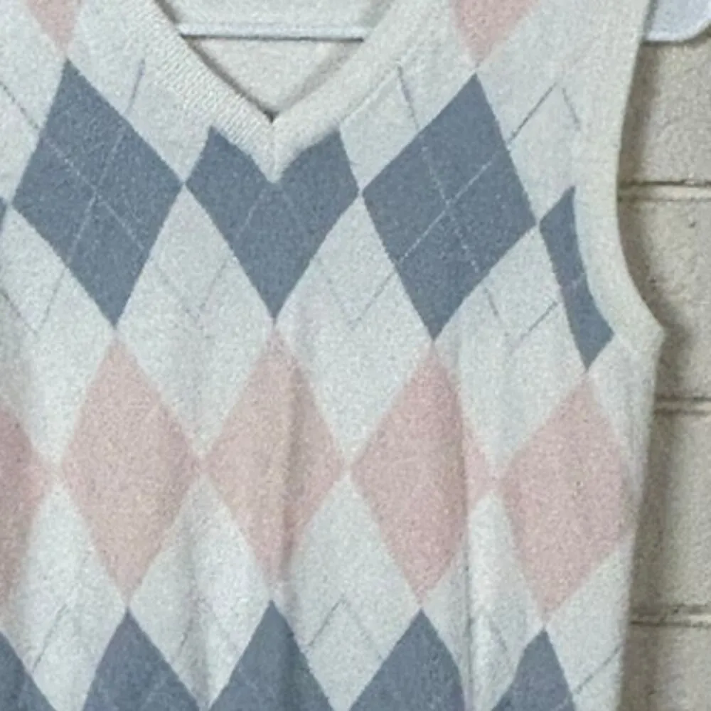 Brandy Melville Sweater Vest one size - Image 6